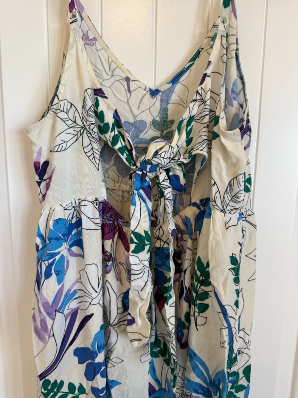 Floral spaghetti strap maxi dress, a tropical print. - Picture 4 of 7
